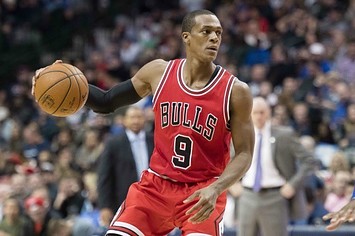 Rajon Rondo scans the court for the Bulls.
