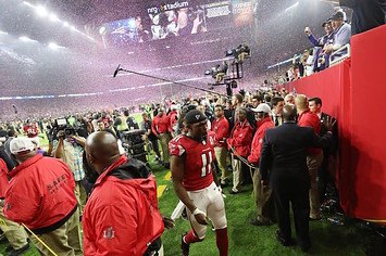 Julio Jones walks off the field after losing in Super Bowl LI.
