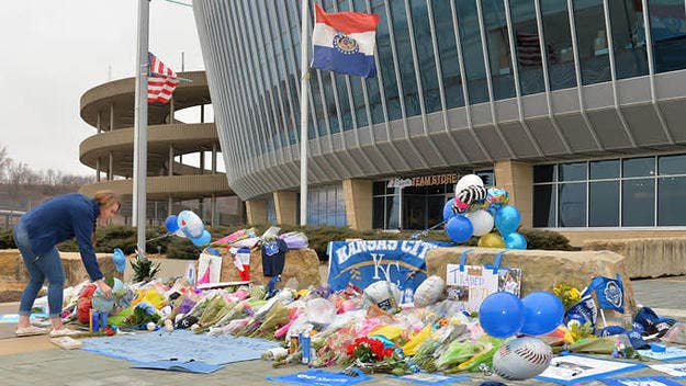 The mother of ex-Royals pitcher Yordano Ventura wants to know if he was robbed at the crash site where he died.