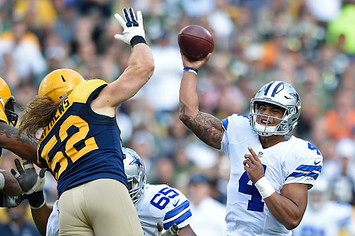 Cowboys rookie quarterback Dak Prescott plays against Packers