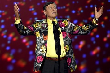 Craig Sager delivers a speech at the 2016 ESPY Awards.
