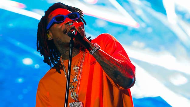 Wiz Khalifa has unveiled a brand new track "Hunnid Bands," paired with an accompanying music video. 