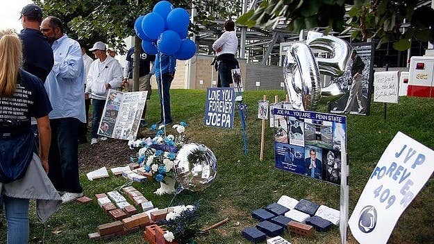 The Penn State football community is standing behind Joe Paterno.