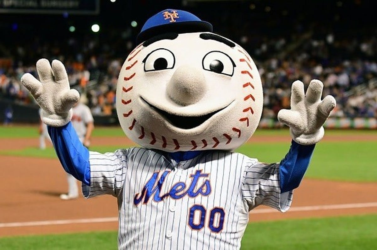 Mets apologize after video of mascot Mr. Met 'flipping off' fans