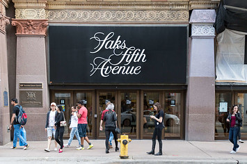 Saks Fifth Avenue sign logo