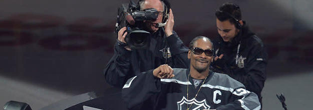 Apples, Clappers and Chiclets: Snoop Dogg explains classic hockey slang