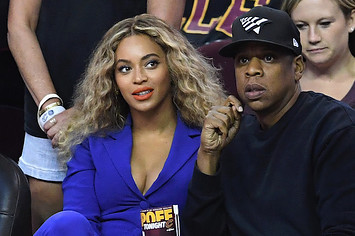Beyonce and Jay Z at an NBA game