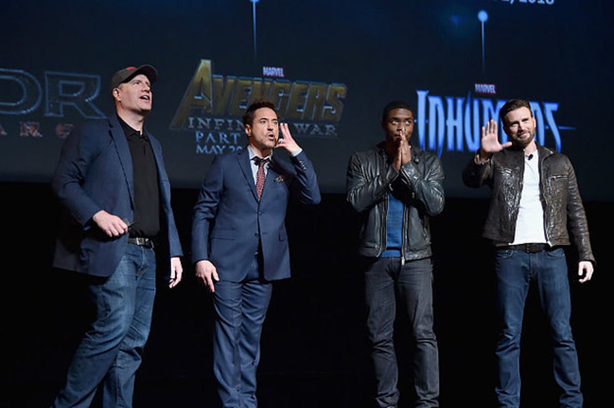 Viral: Robert Downey Jr Posts Epic Avengers Cast And Crew Pic And We Love  It 3,000