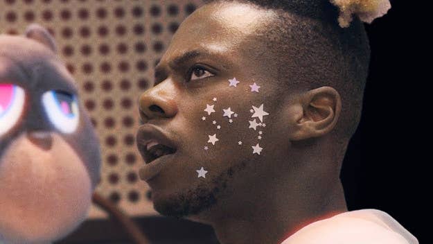 Watch the premiere of Tobi Lou's Glassface-directed video for "TROOP" with Smino.