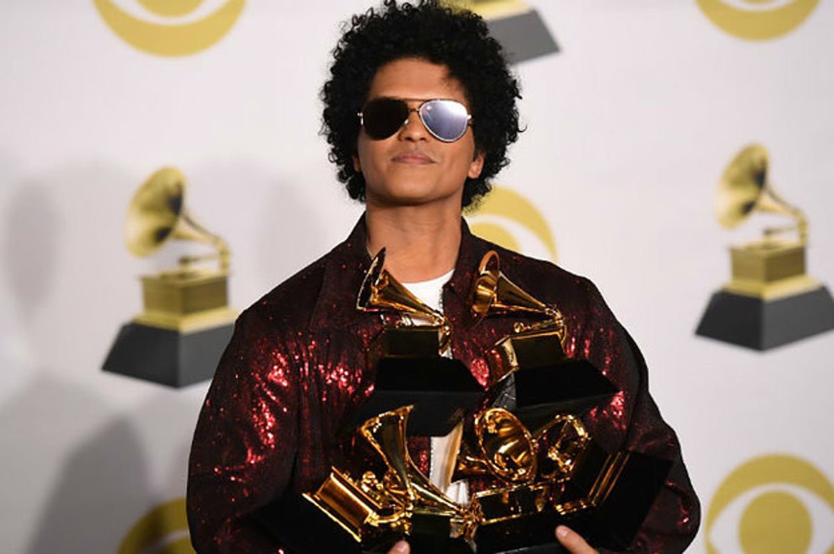 Bruno Mars Is Being Roasted By Fans on Twitter For Photo Collages