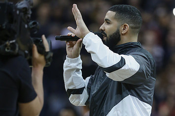 Drake addresses the crowd. Toronto Raptors vs Houston Rockets.