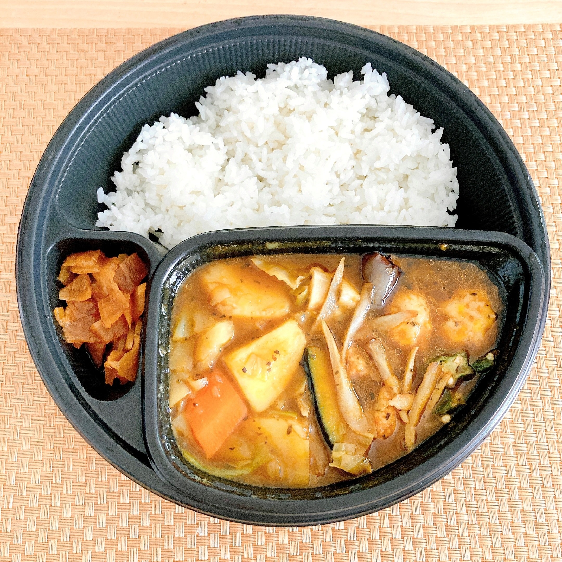 ココイチ】いくらなんでも盛りすぎだよ…！野菜のボリュームがハンパない「期間限定カレー」お腹はちきれるかと思ったわ。