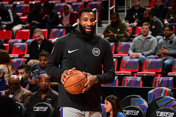 Andre Drummond warming up before facing the Thunder.