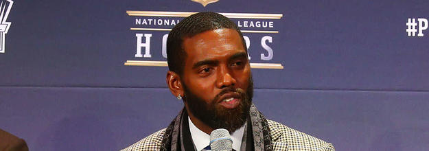 Randy Moss gets emotional over Hall of Fame induction