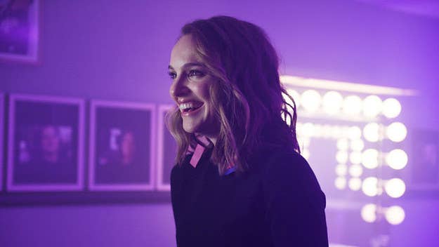 Natalie Portman hosts 'Saturday Night Live' and returns with a hilarious rap.