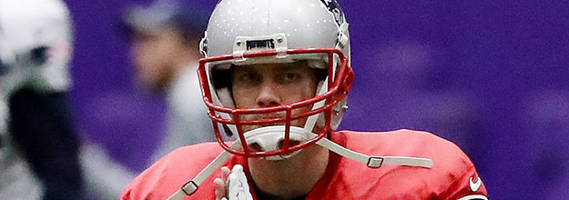 LOOK: Tom Brady gets roasted on Twitter for his pregame Super Bowl outfit 