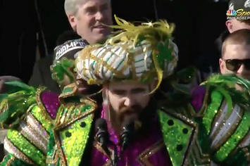 Jason Kelce gives a wild speech at the Eagles Super Bowl parade.
