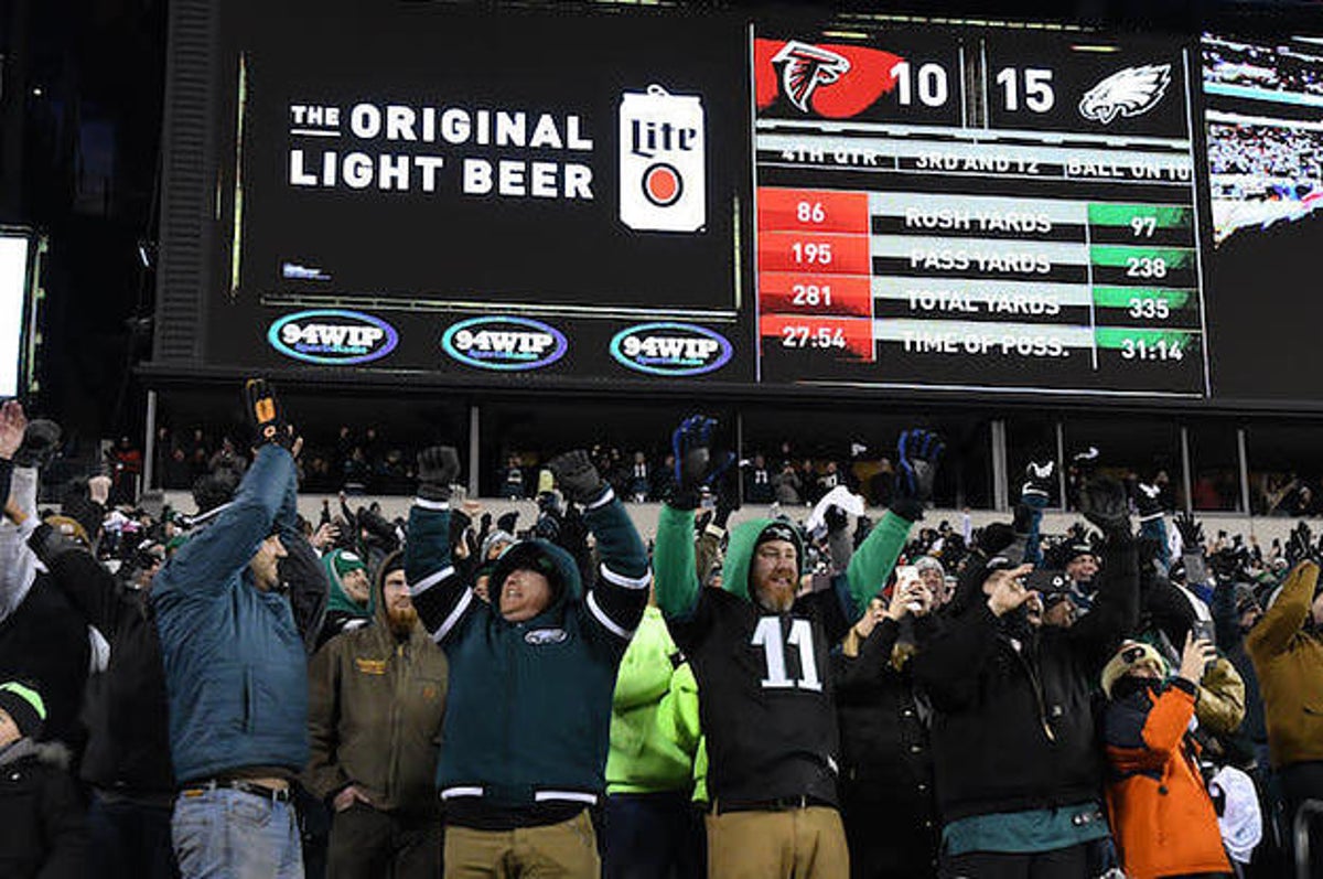 Philly #CriscoCops greasing light poles to stop Eagles fans from climbing 