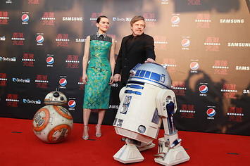 Daisy Ridley and Mark Hamill at a 'The Last Jedi' premiere