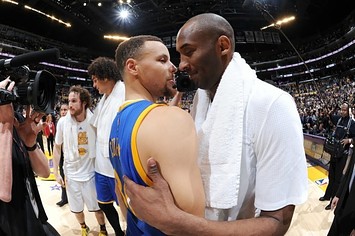 Steph Curry talks to Kobe Bryant.