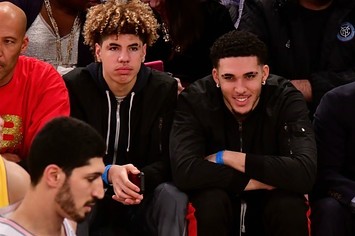 LaMelo and LiAngelo Ball at a Lakers game.
