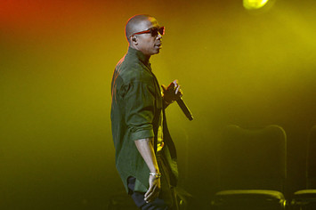 Ja Rule performs onstage during the Pain is Love tour