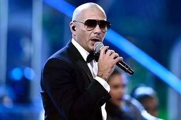 Pitbull at the AMAs