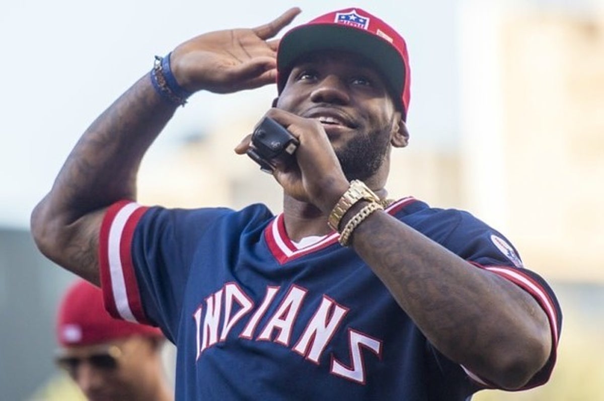 NY Yankees trolling Indians with ancient photo of LeBron James