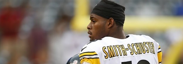 JuJu Smith-Schuster visited store to sign his jersey for a lucky fan