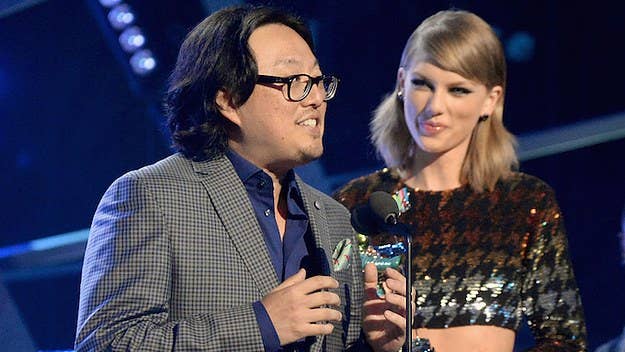 Taylor Swift's music video director Joseph Kahn comes to the singer's defense again, and jokingly takes a jab at Beyoncé in the process.