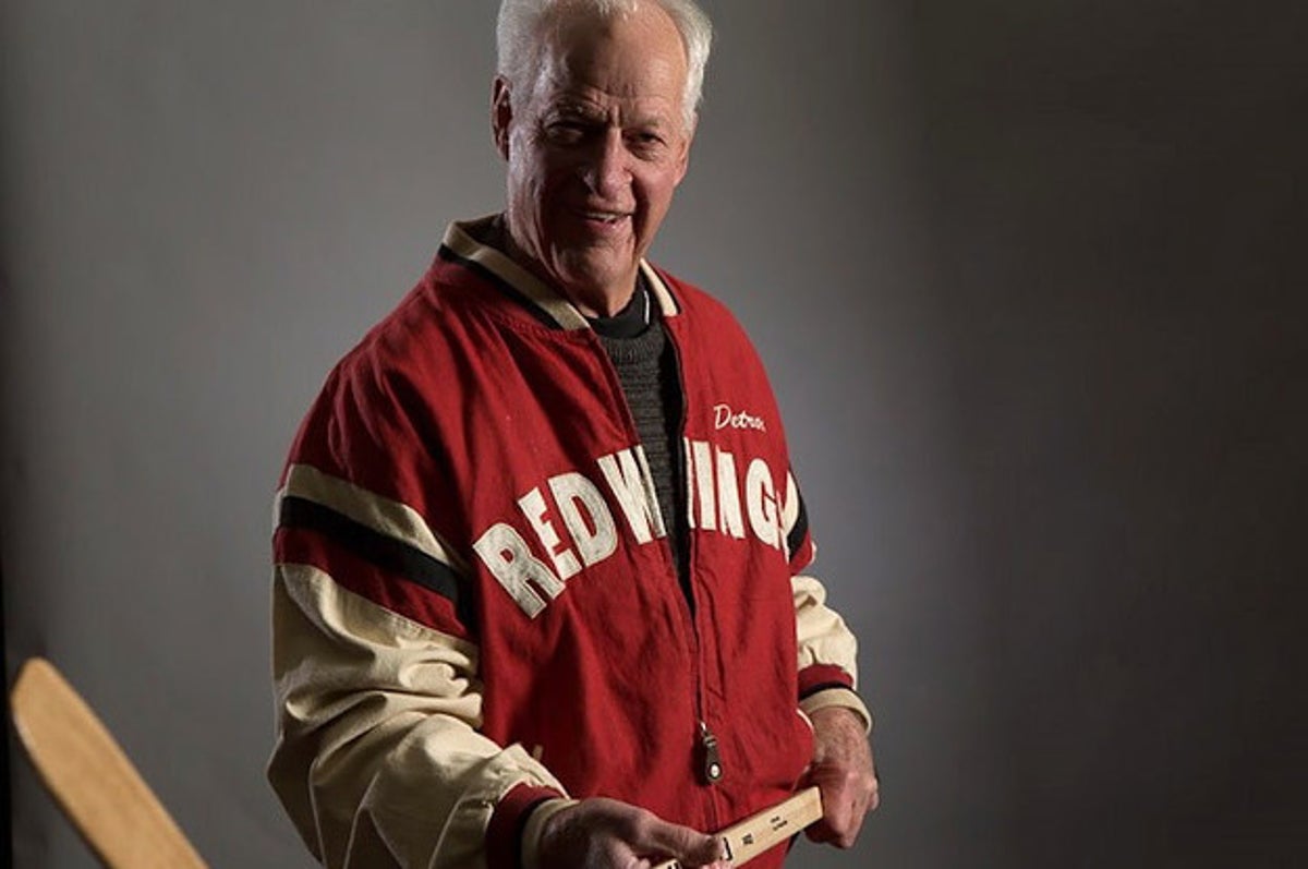 Red Wings legend Gordie Howe dead at 88 