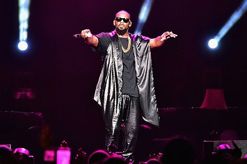 R. Kelly perfoms onstage during the Soul Train Weekend Concert