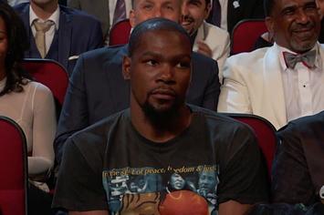 Kevin Durant looking mad at the ESPYS.