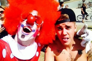 Steve O clowns around with Justin Bieber.