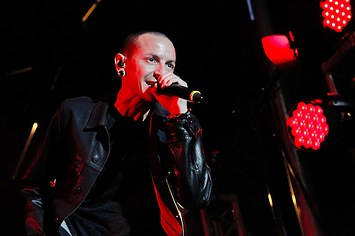 Chester Bennington performing with Linkin Park