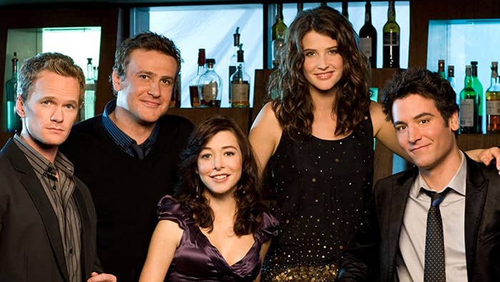 The How I Met Your Mother gang in a bar together