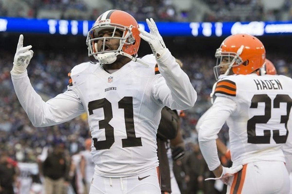 Cleveland Browns unveil new uniforms that look much like their old uniforms  