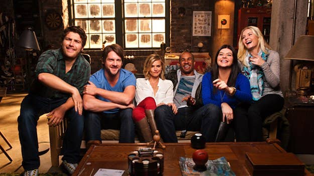 A mysterious tweet has fans wondering if "Happy Endings" could somehow be coming back. 