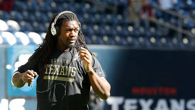 Jadeveon Clowney has microfracture knee surgery, which may cause him to miss nine months.