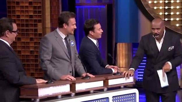 In a "Family Feud" battle for the ages hosted by Steve Harvey, Jimmy Fallon and Jason Segel took on The Roots.
