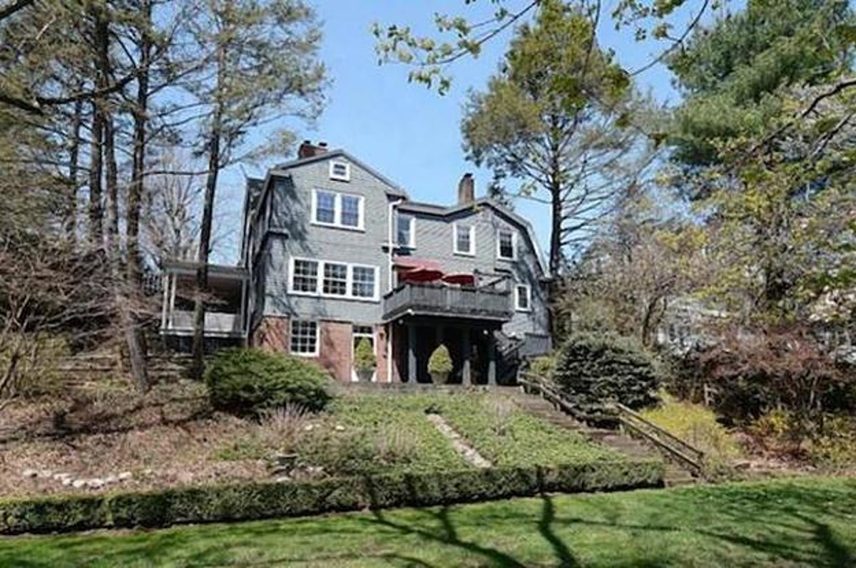The New Jersey Home of Yankees Legend Yogi Berra Is on Sale for a Special  Price