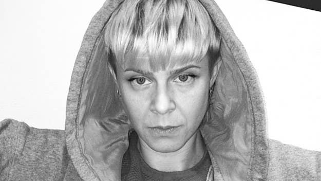 Robyn debuts new song "Set Me Free" from new project La Bagatelle Magique on Beats1.