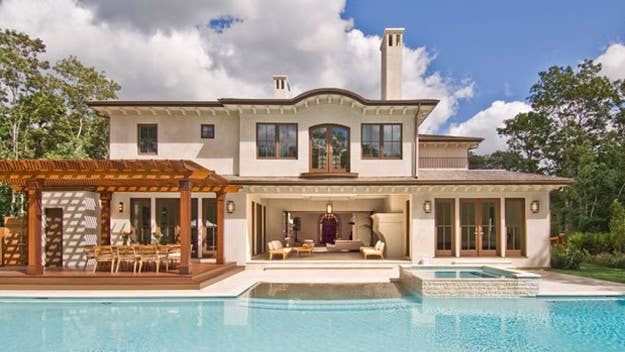 Take a look inside Leonardo DiCaprio's ridiculous rental home in the Hamptons. 