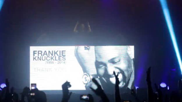 During a recent show at Chicago's Aragon Ballroom, David Guetta took time out to pay tribute to the late Frankie Knuckles with a special graphic. He speaks briefly about getting into DJing at the age of 14, and how house music changed his life. He takes it back with his selection, and while we're not sure if this situation was ever resolved, it's great to see Guetta pay his respect.