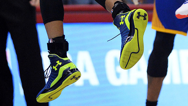 Stephen Curry Rolls with the Under Armour ClutchFit Drive Against