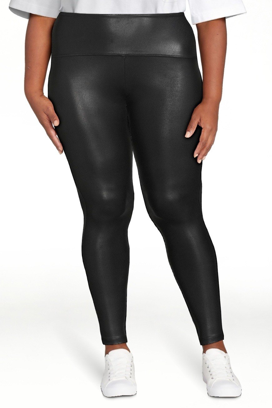 Model wearing the leggings in black