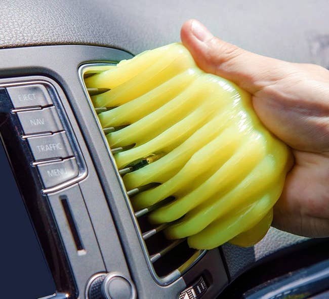 model using the gel dust remover on car AC vent