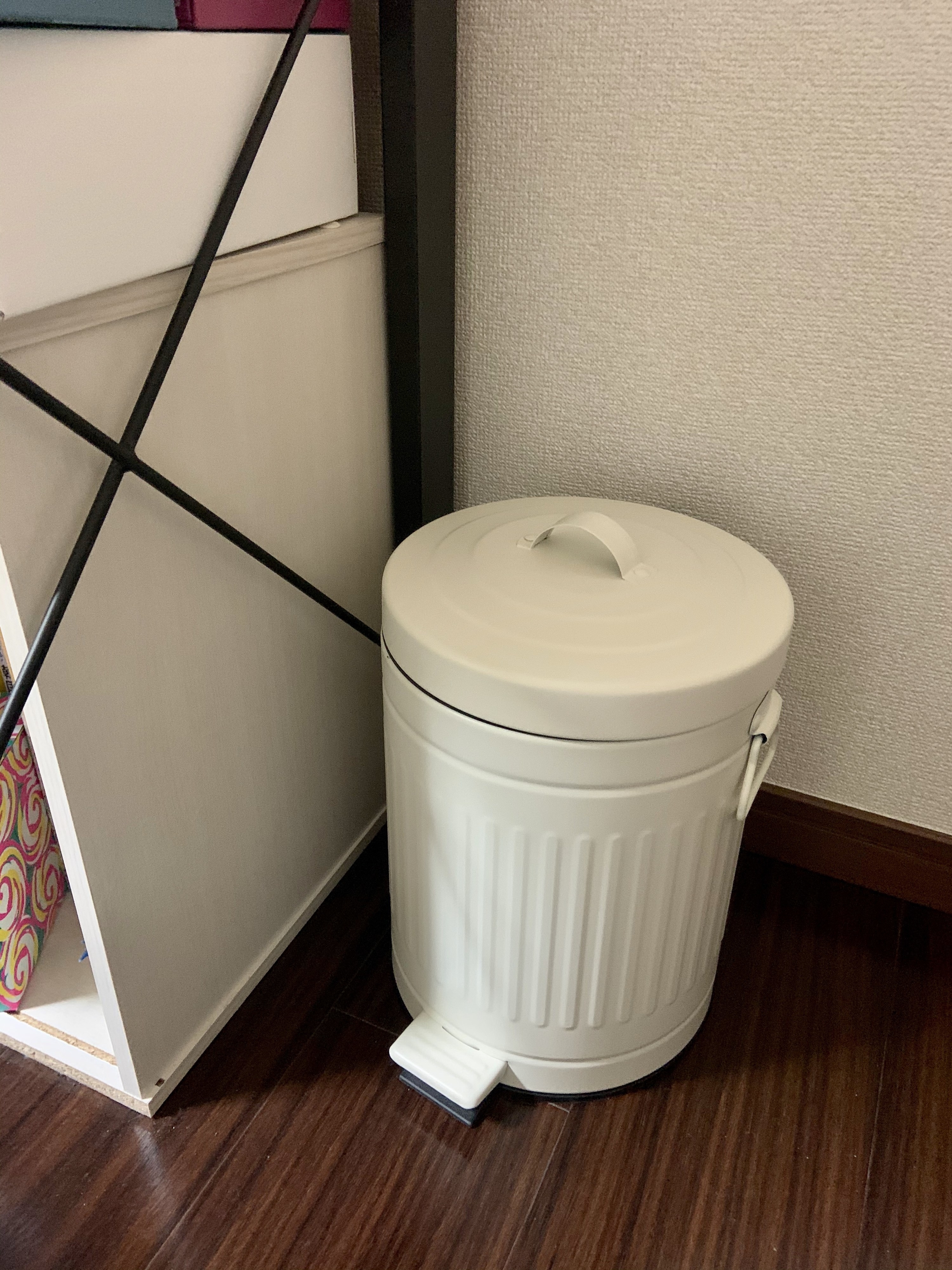 ニトリの便利なゴミ箱「ペダルペールソフトクローズ 5L（アイボリー）」