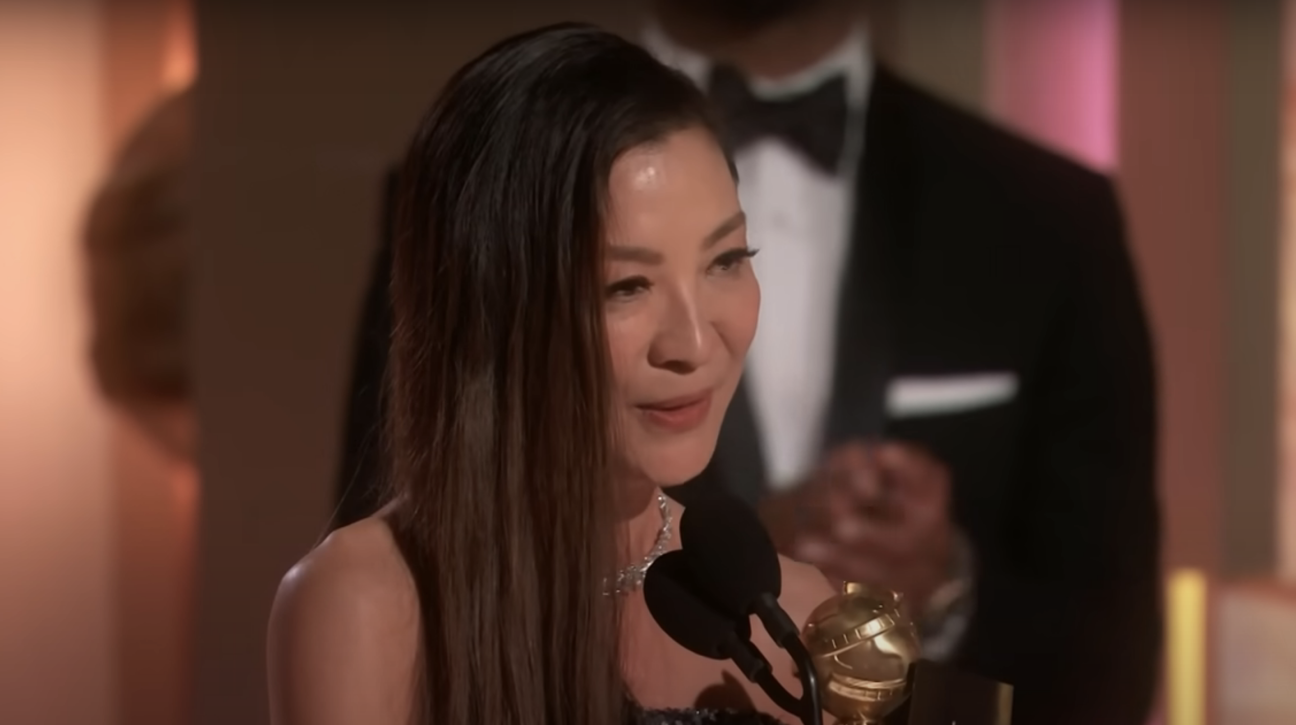 Michelle Yeoh Told Golden Globes Pianist To Shut Up - 9