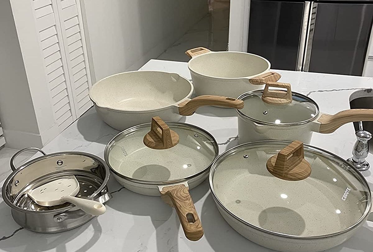 Reviewer image of cookware set